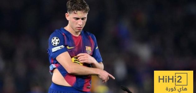 صورة .. الدماء تسيل على يد فيرمين بعد اصابة في وجهه